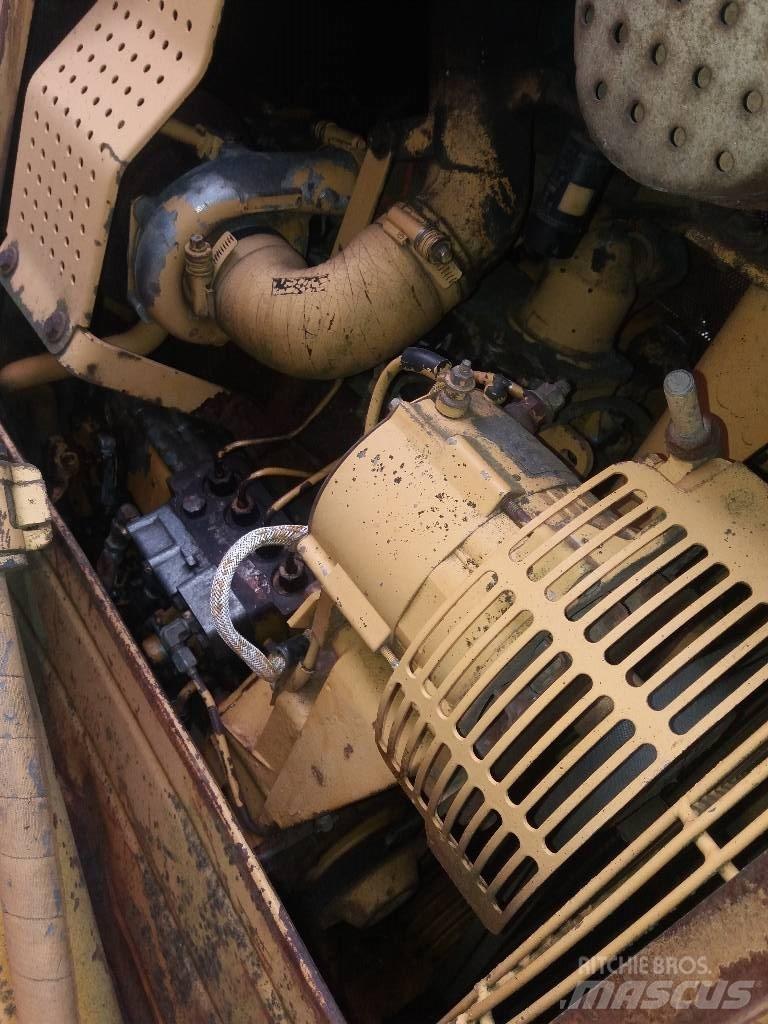 CAT D 4 H Bulldozer på larvebånd
