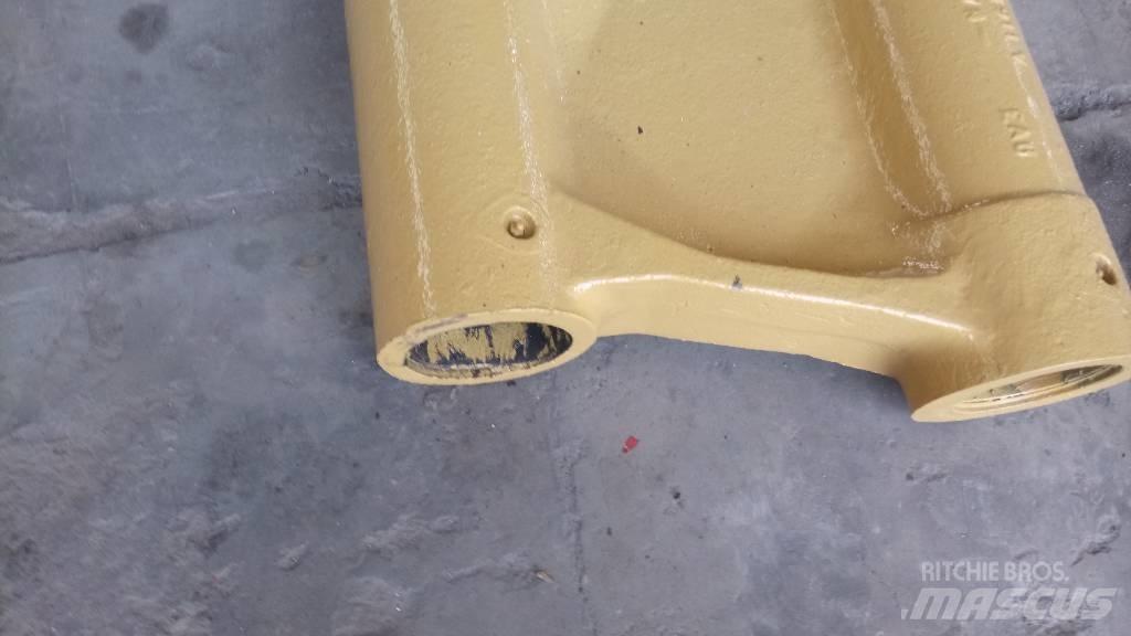 CAT 245 Chassis og suspension
