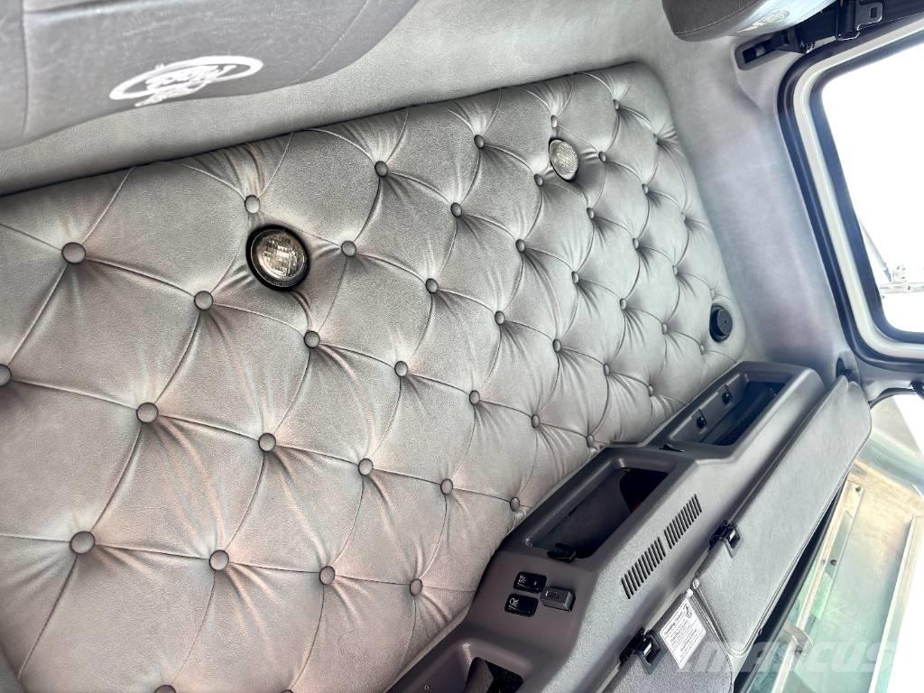 Mack GU713 Trækkere