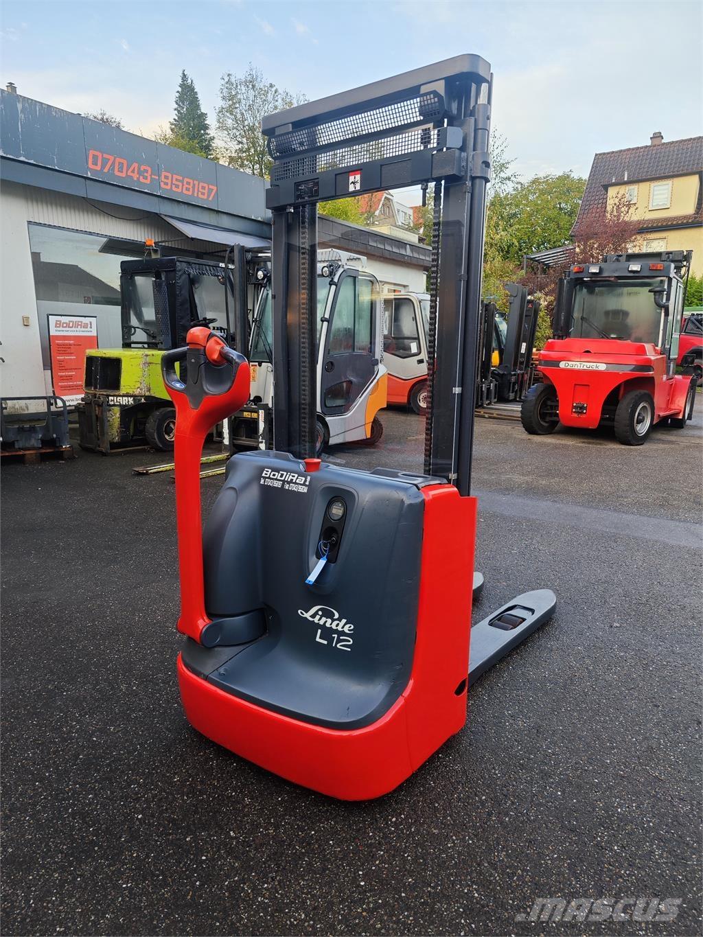 Linde L 12 Selvkørende stablere