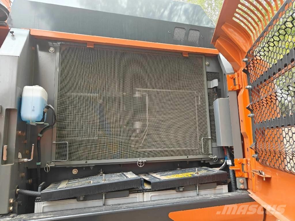 Hitachi ZX300 Gravemaskiner på larvebånd