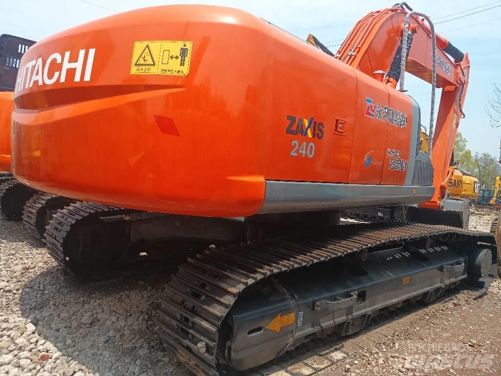 Hitachi ZX 240 Gravemaskiner på larvebånd