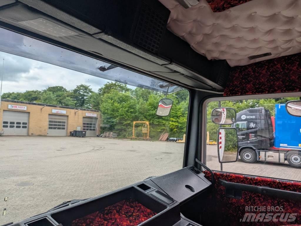 Volvo F 10 Lastbil med lad/Flatbed