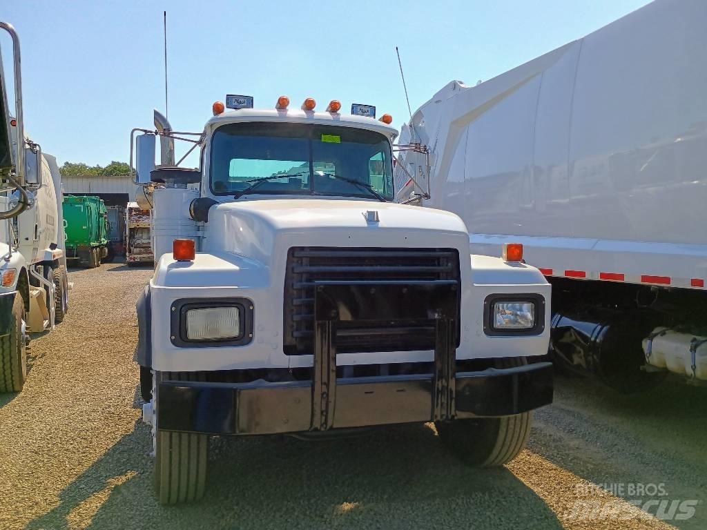 Mack RD 688 S Renovationslastbiler
