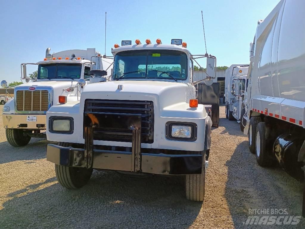 Mack RD 688 S Renovationslastbiler