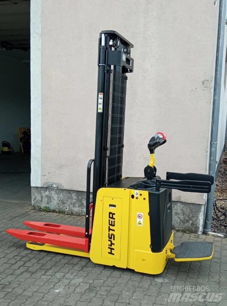 Hyster S1.5S Gaffelstabler med gående fører