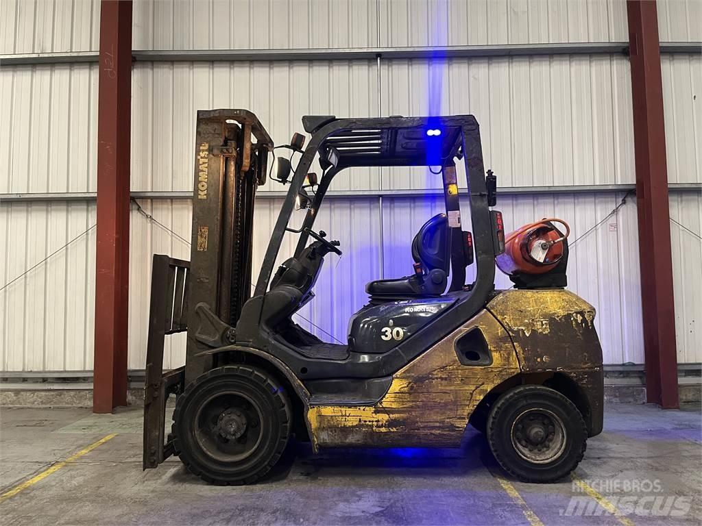 Komatsu FG30T-17 LPG gaffeltrucks