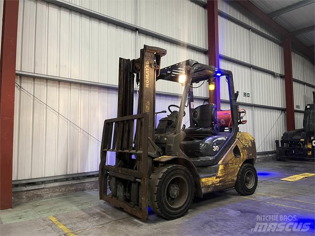 Komatsu FG30T-17 LPG gaffeltrucks
