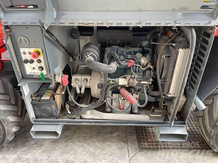 SkyJack SJ6832RT Saxlifte