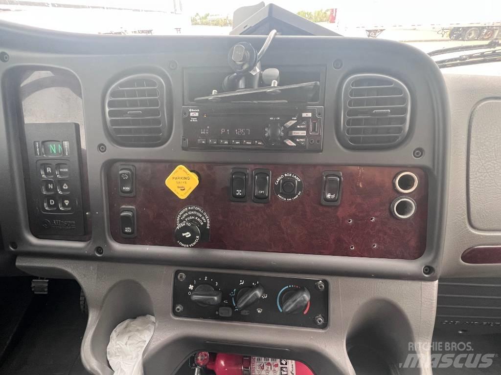 Freightliner M 106 Fast kasse