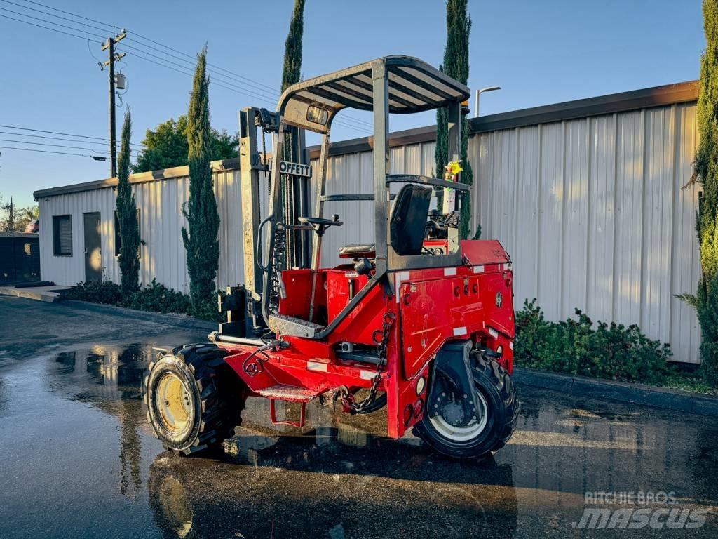 Moffett M5000 Medbringertruck