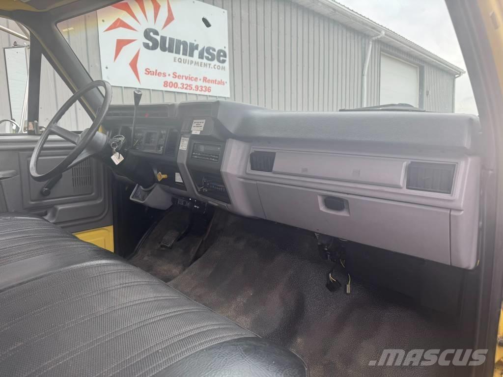 Ford F 700 Lastbil med lad/Flatbed