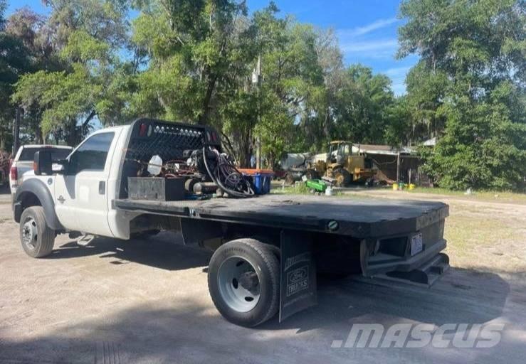 Ford F 550 Lastbil med lad/Flatbed