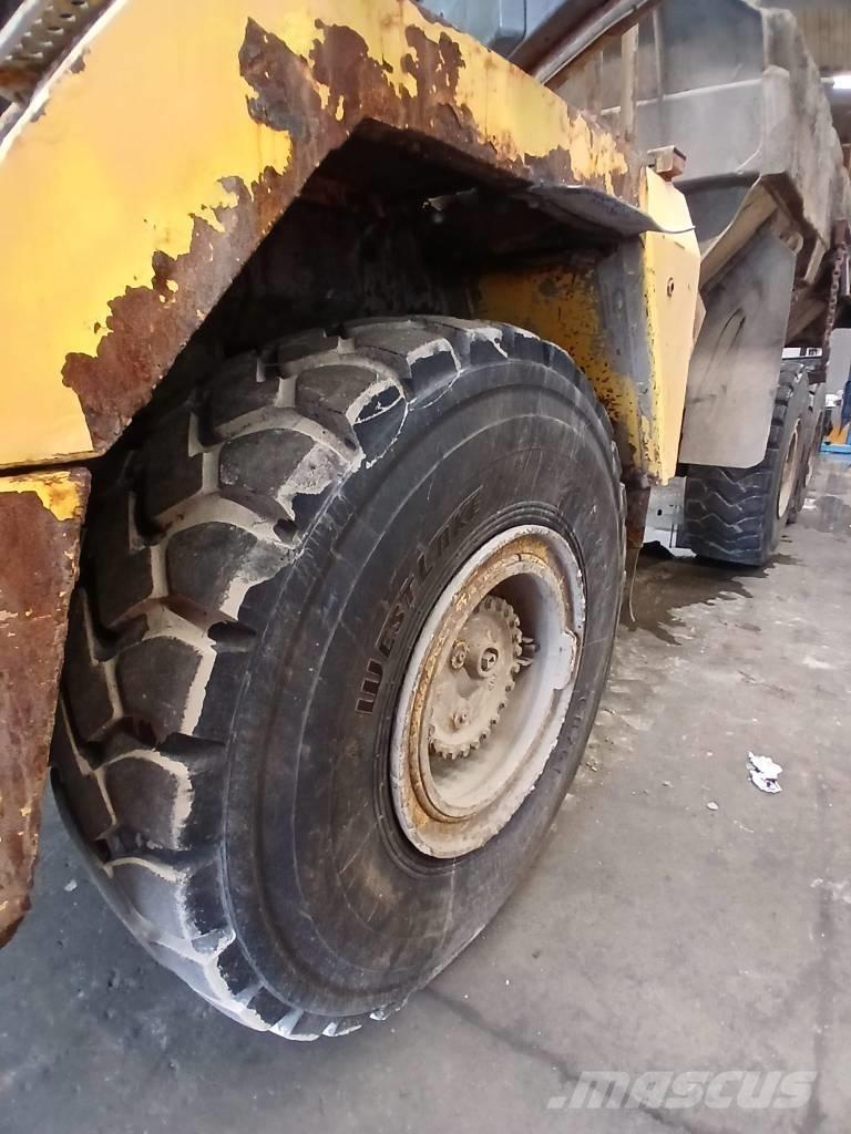 Komatsu HM 300-2 Terrængående lastbiler