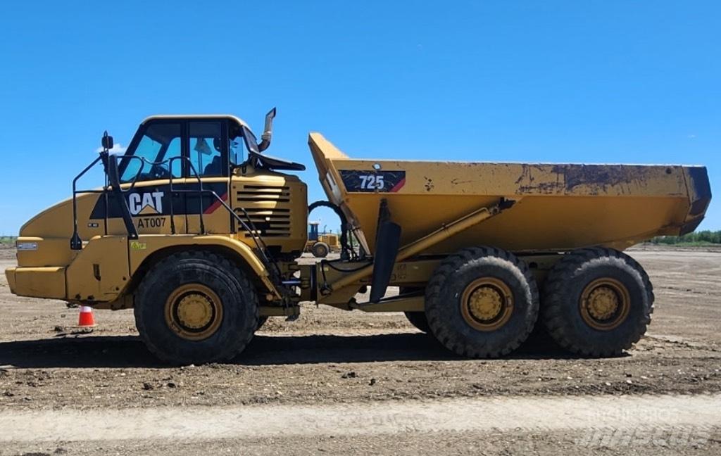 CAT 725 Terrængående lastbiler