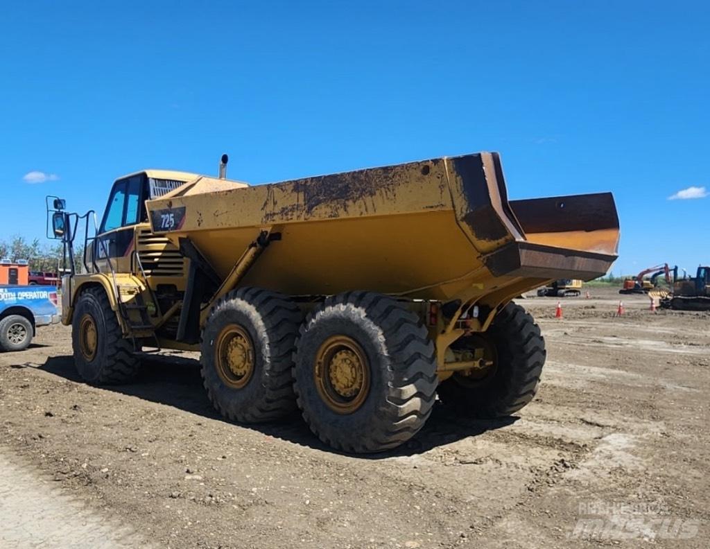 CAT 725 Terrængående lastbiler
