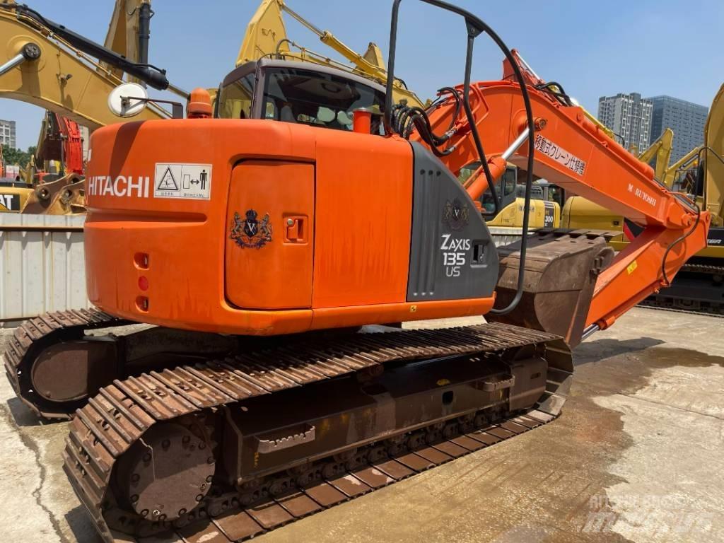 Hitachi ZX 135 Gravemaskiner på larvebånd