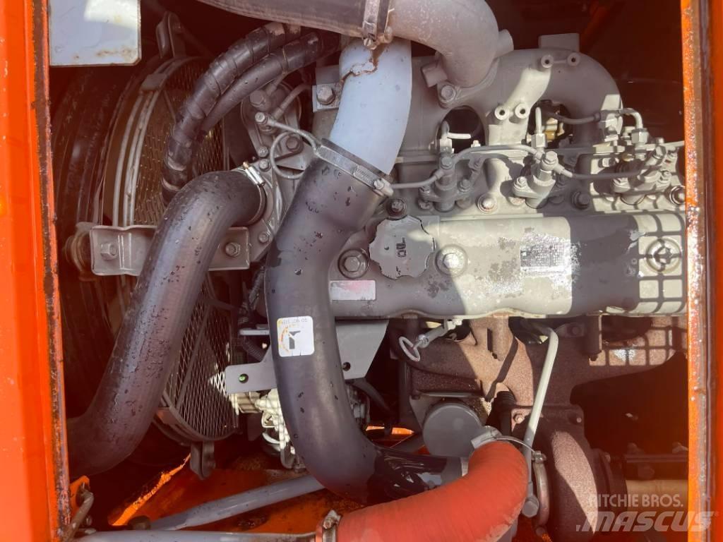 Hitachi ZX 135 Gravemaskiner på larvebånd