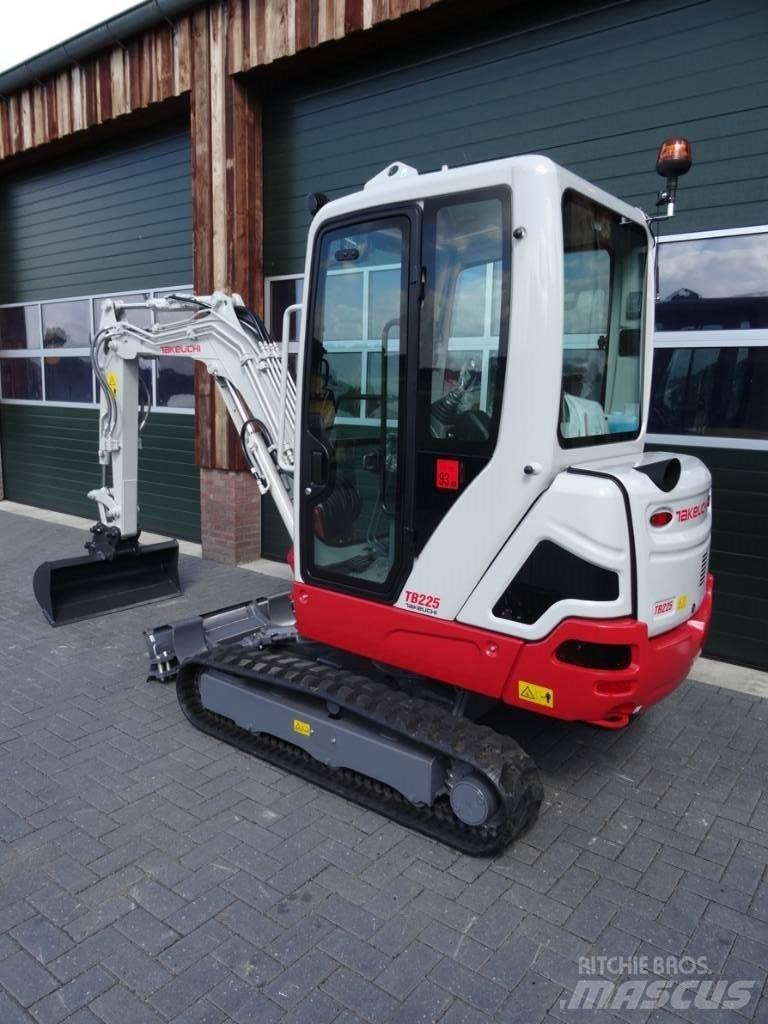 Takeuchi TB 225 Minigravemaskiner