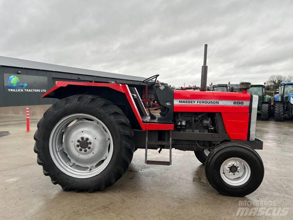 Massey Ferguson 698 Traktorer