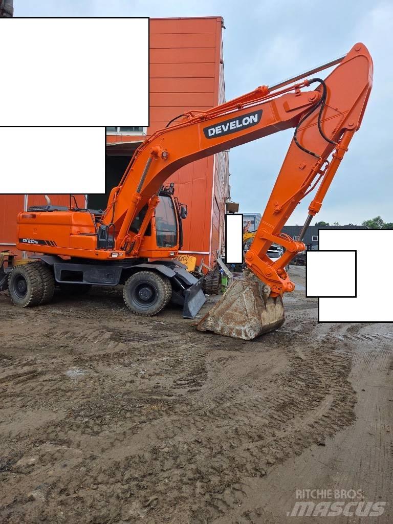 Doosan DX 210 W Gravemaskiner på hjul