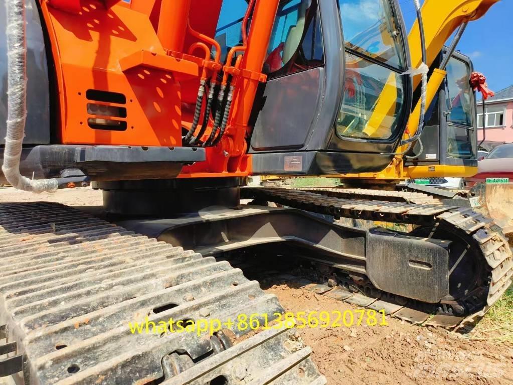 Hitachi ZX 135 US Gravemaskiner på larvebånd