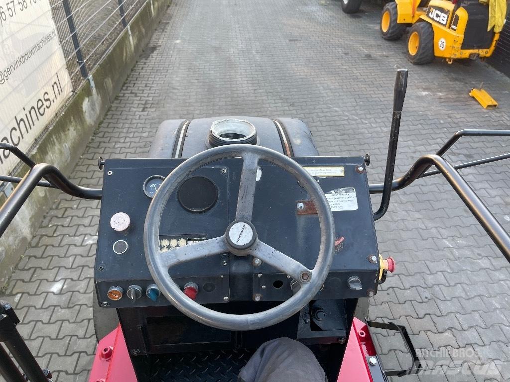 Dynapack CP 142 Tromle med luftdæk