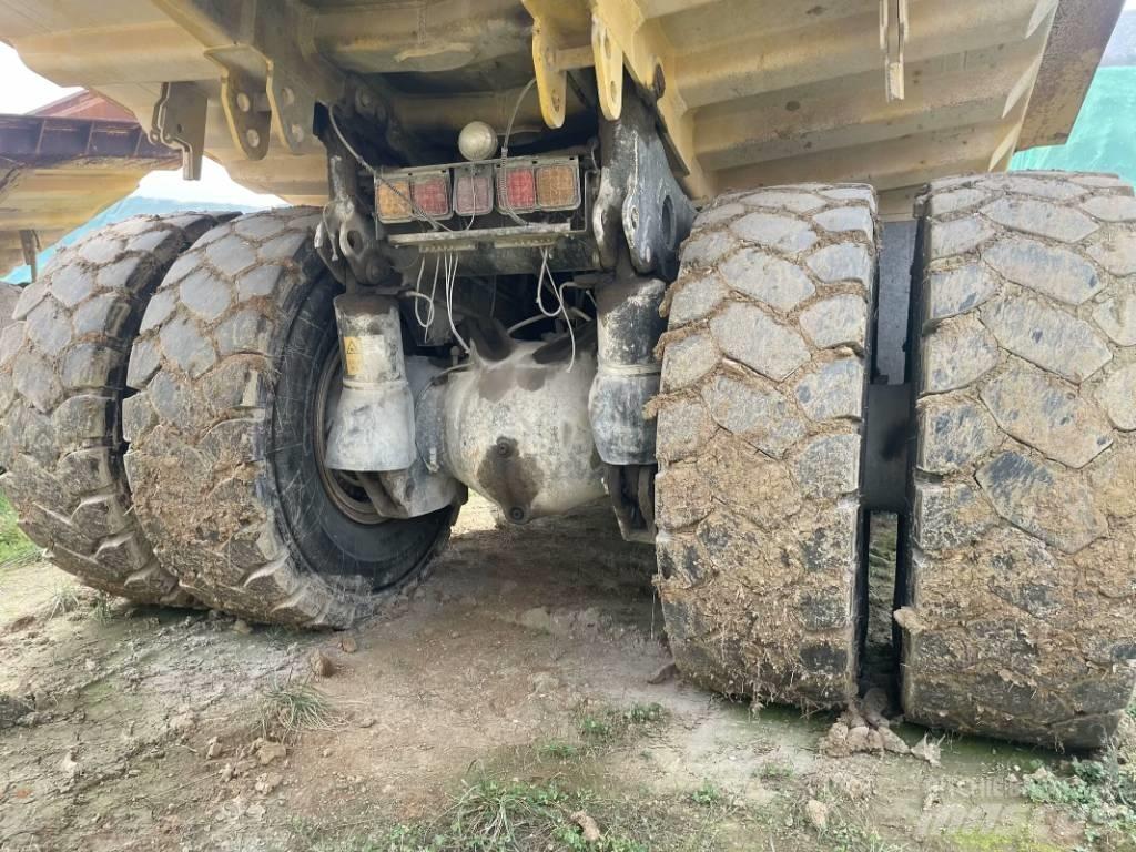 Komatsu HD 605-7 Knækstyrede dumpere