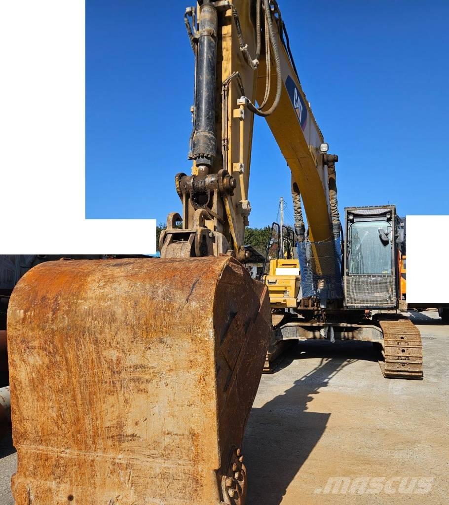 CAT 330FL Gravemaskiner på larvebånd