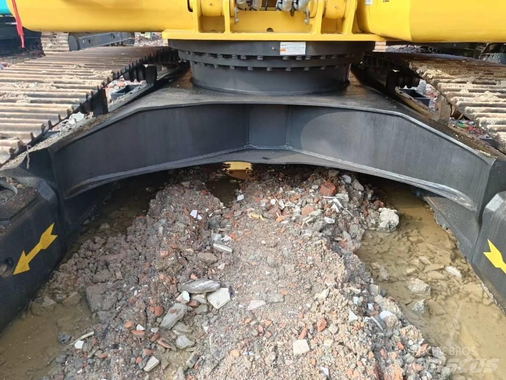 Komatsu PC 200-8 Gravemaskiner på larvebånd
