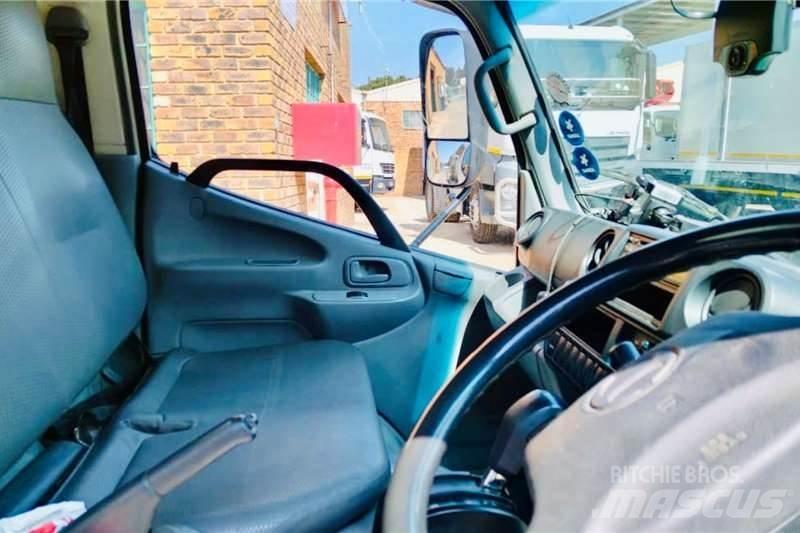 Hino 300 614 Andre lastbiler