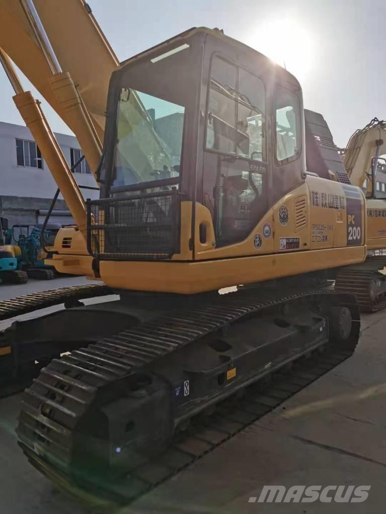 Komatsu PC 200-7 Gravemaskiner på larvebånd