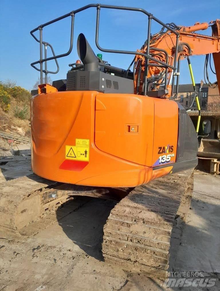 Hitachi ZX 135 US-6 Gravemaskiner på larvebånd