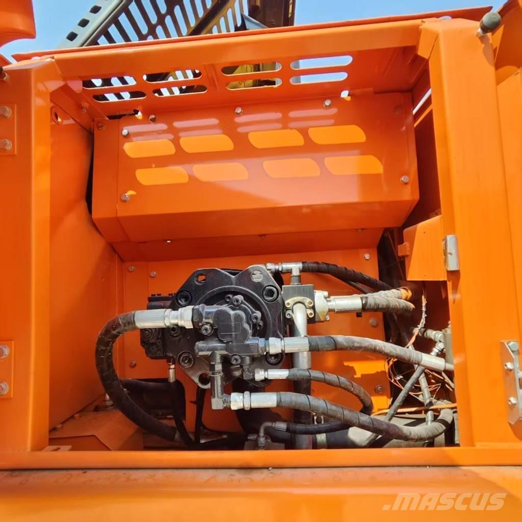 Doosan DX 225 LC Gravemaskiner på larvebånd