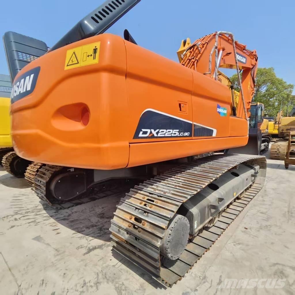 Doosan DX 225 LC Gravemaskiner på larvebånd