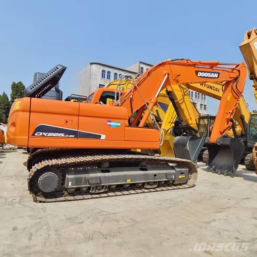 Doosan DX 225 LC Gravemaskiner på larvebånd