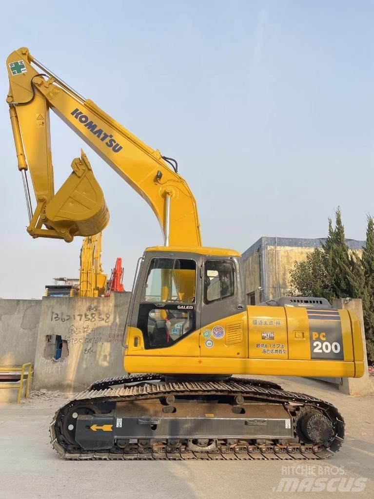 Komatsu PC 200-7 Gravemaskiner på larvebånd