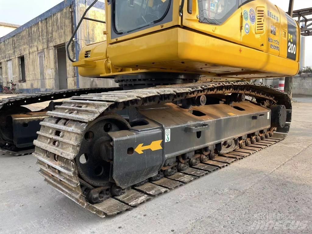 Komatsu PC 200-7 Gravemaskiner på larvebånd