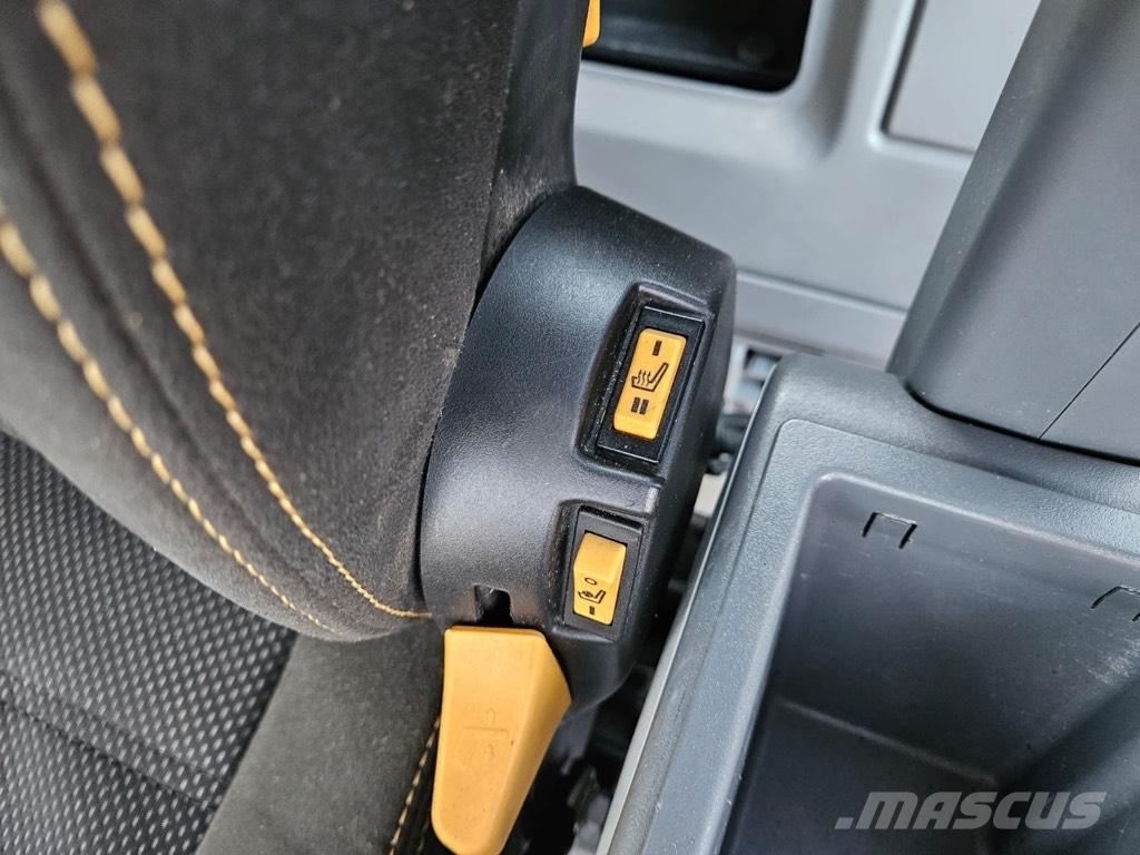 CAT 323 Gravemaskiner på larvebånd