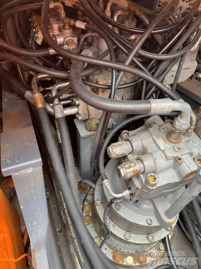 Hitachi ZX 210 Gravemaskiner på larvebånd