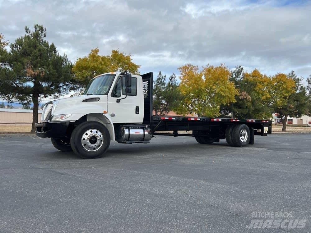 International 4300 Lastbil med lad/Flatbed