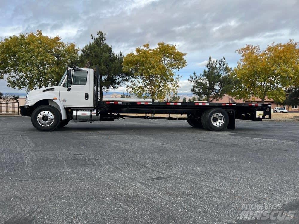 International 4300 Lastbil med lad/Flatbed