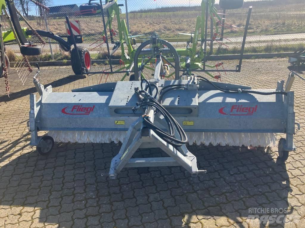 Fliegl Kost 2,8 m. Andet tilbehør til traktorer