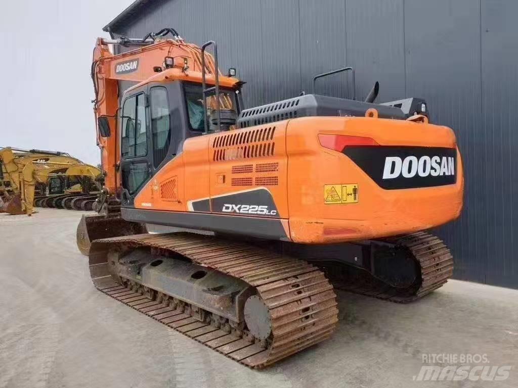 Doosan DX 225 LC Gravemaskiner på larvebånd
