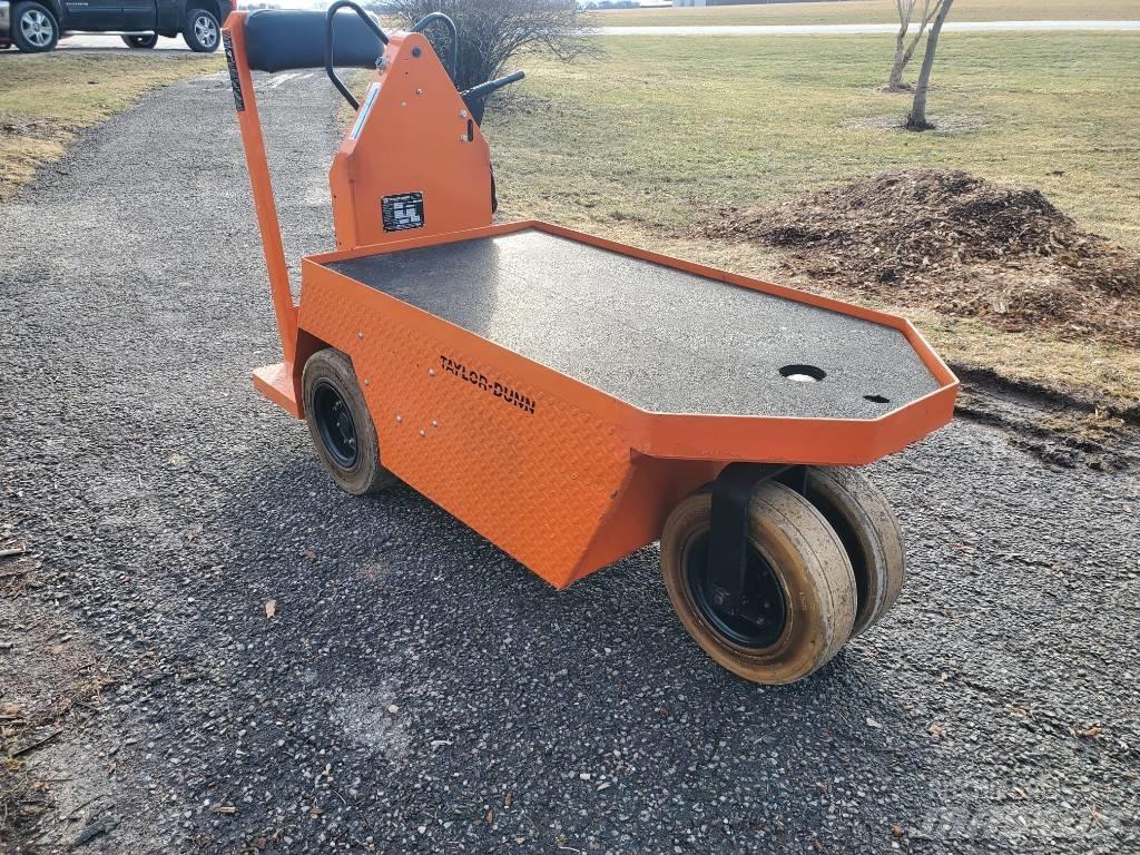 Taylor-Dunn SC100 Bugsertruck