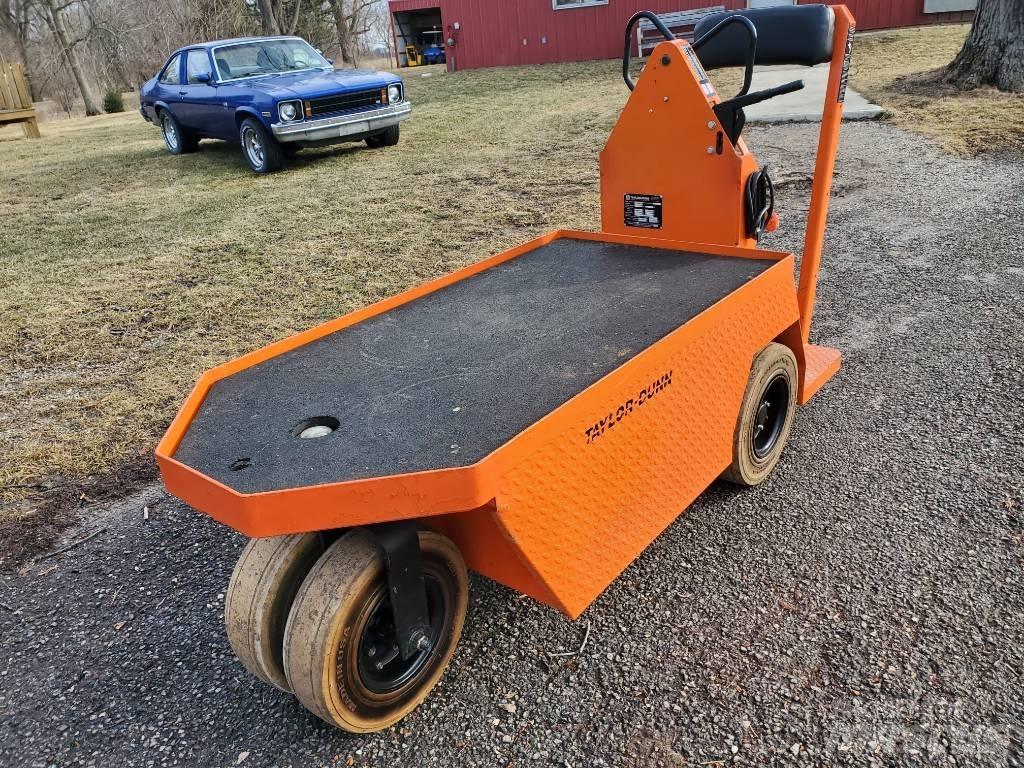 Taylor-Dunn SC100 Bugsertruck