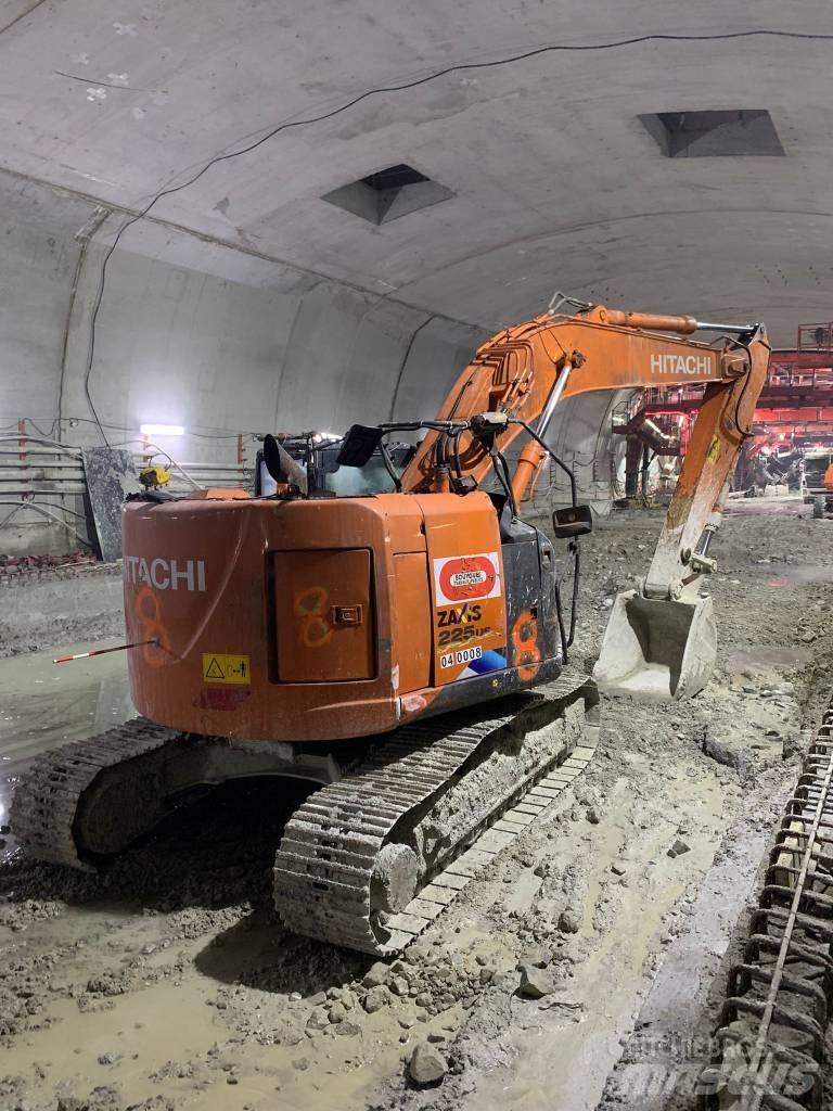 Hitachi ZX225US-5A Entreprenør - Andet