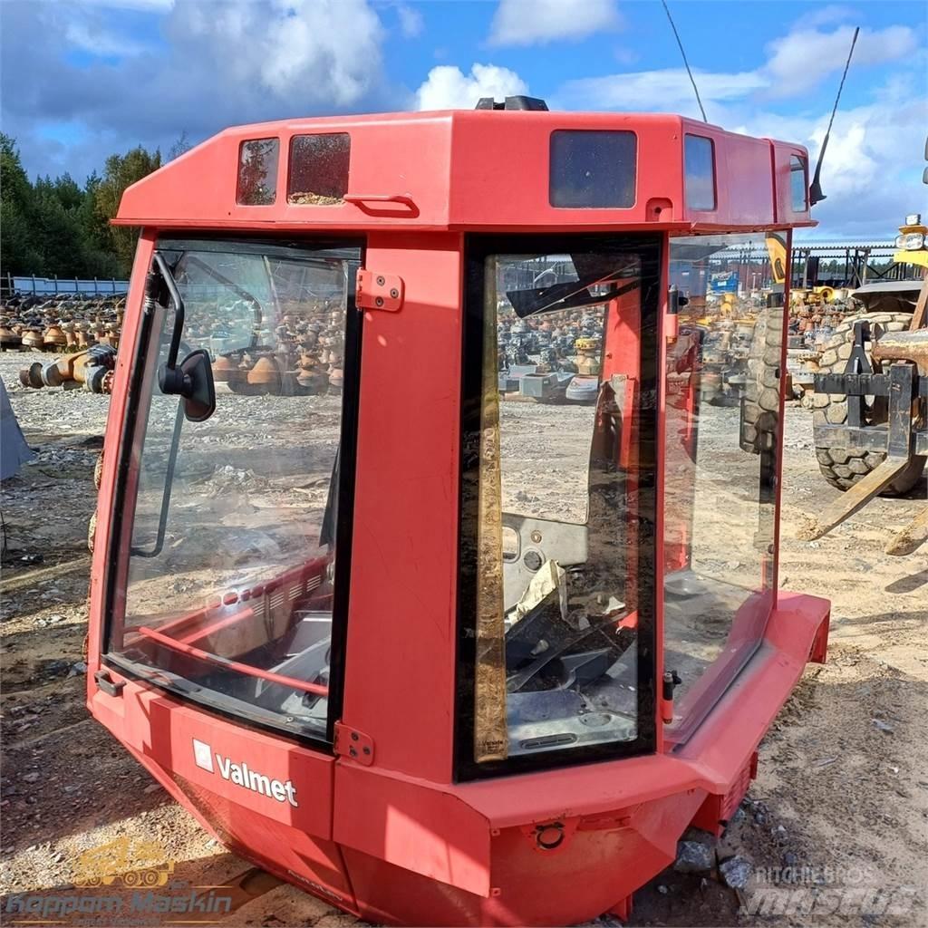 Valmet 941 Kabiner og interiør