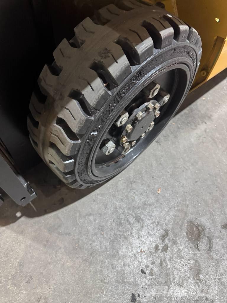 CAT FGC25N Gaffeltrucks - andre