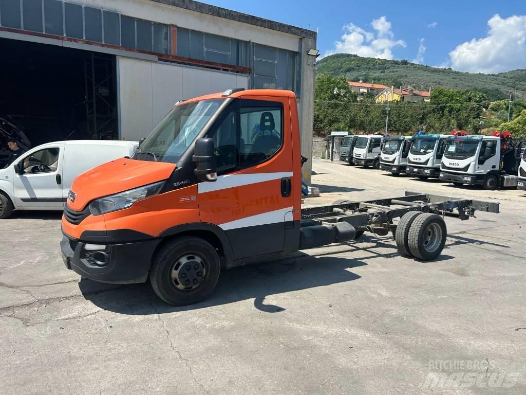 Iveco Daily 35-140 Autotransportere / Knæklad